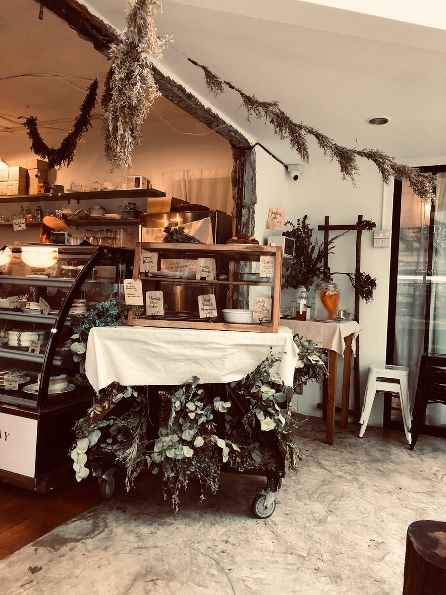 fromdectojune's tweet photo. calming and relaxing kind of sunday 🥐 🍯 https://t.co/nBW2vxFst6