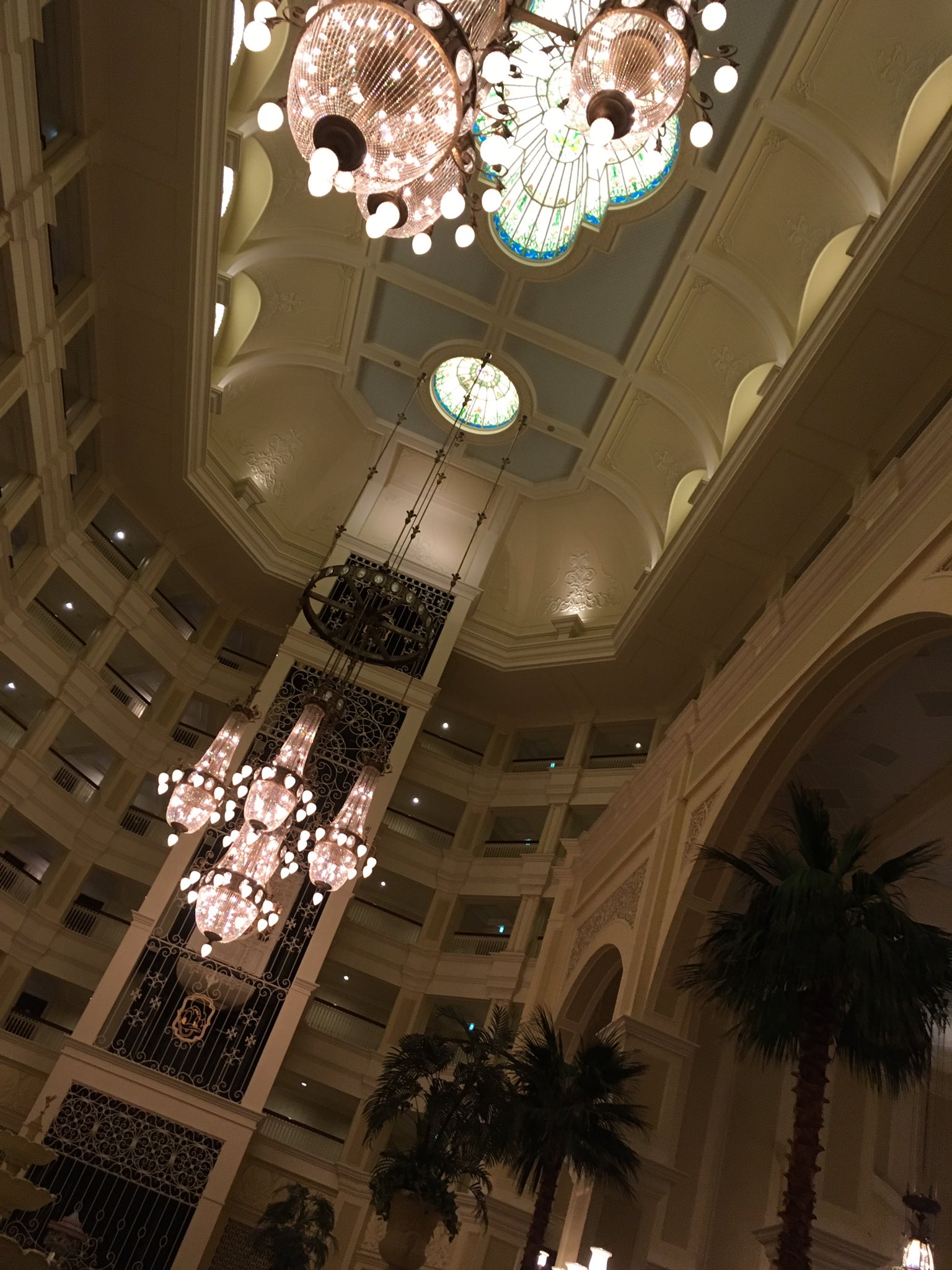 アイゼン伯爵 大沼屋 イクスピアリでの夕食後 ディズニーストア リゾート店からアンバサダーホテル ボンボヤージュ ディズニーランドホテルとハシゴ ディズニームードだけ満喫 T Co Vnx8csvq9j Twitter