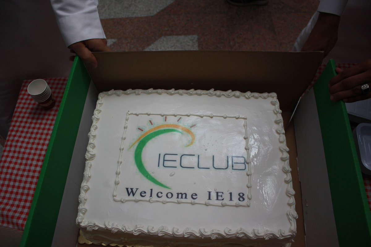 KAU_IEClub's tweet image. جانب من الفعالية الترحيبية الخاصة بالمنضمين حديثاً للقسم والتي اقيمت في نادي #الهندسة_الصناعية 
#Eng18 #Eng19
