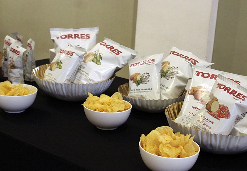 Per gaudir al màxim del cap de setmana, res millor que compartir un bon aperitiu amb les diferents varietats de <a href="/PatatasTorres/">Patatas Torres</a>.