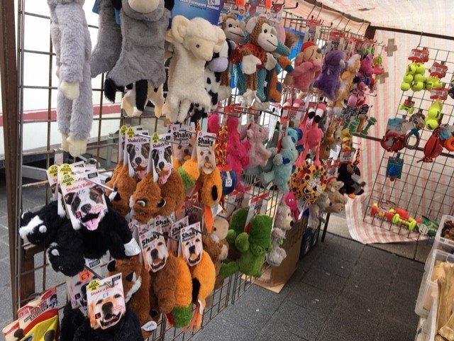 BangorWalesNews's tweet photo. Great day for Bangor Market - so may bargains on Bangor High Street
#SupportYourLocalMarket #SupportBangor https://t.co/dr8DRjWOUb