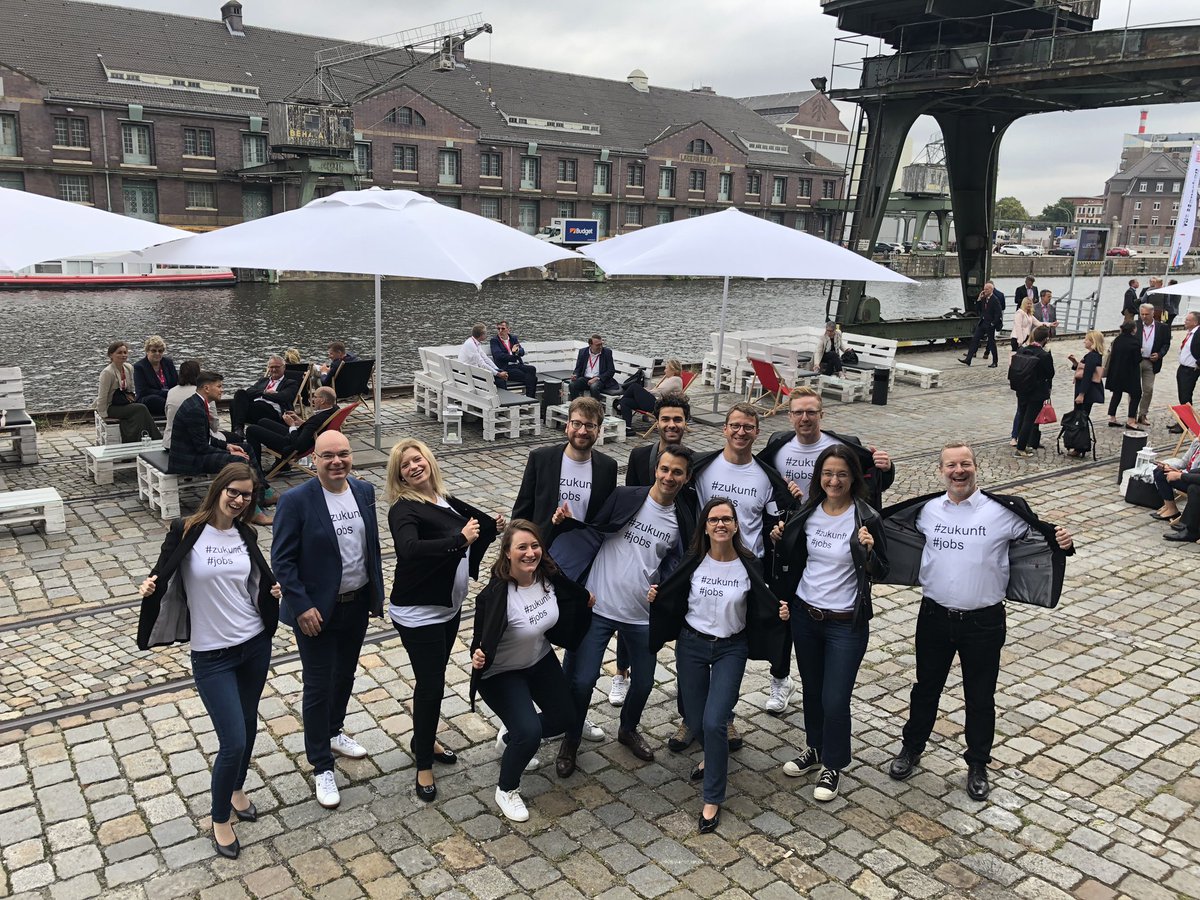 For the first time we presented the story of our new HR Lab - topic: future of jobs- How to prepare #DB for the #digital world in 5-10 years. #hteamday19 #starkeschiene #diversityatdb @DBKarriere #jobs #zukunft @Christine_E_ @fruttadimare @wa_halla @whyfab @KuespertSusanne
