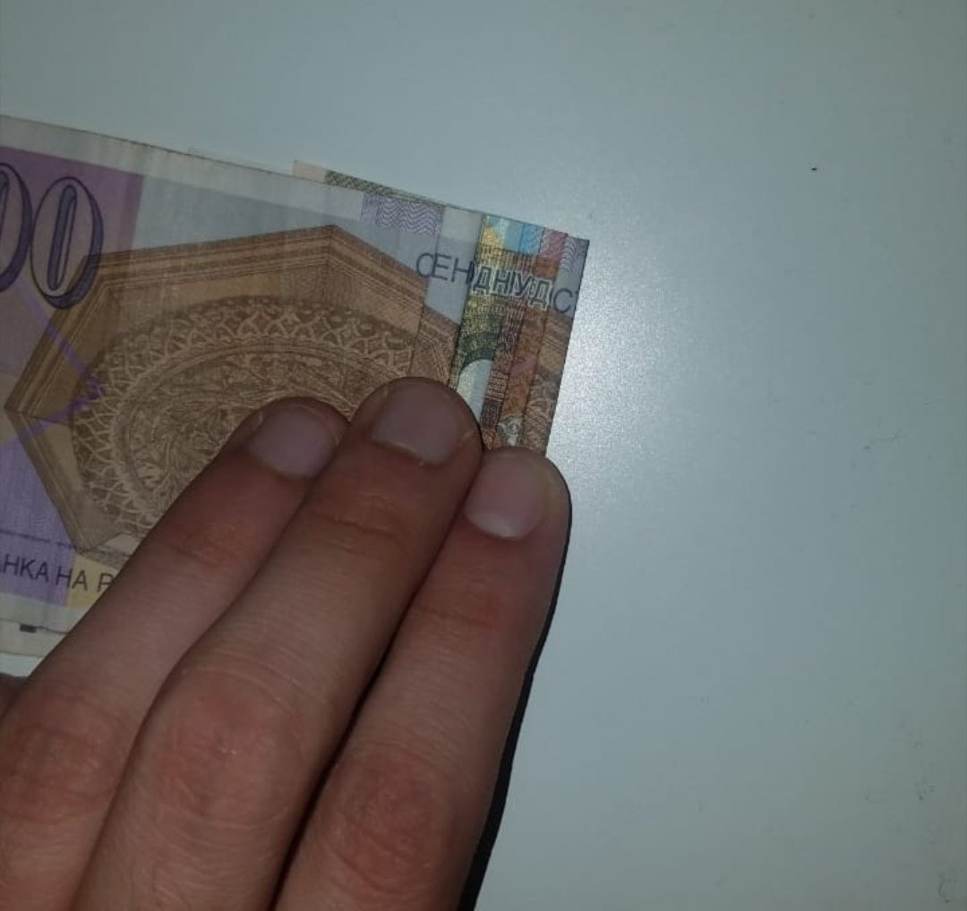 нешто пари дај ми неам
он: