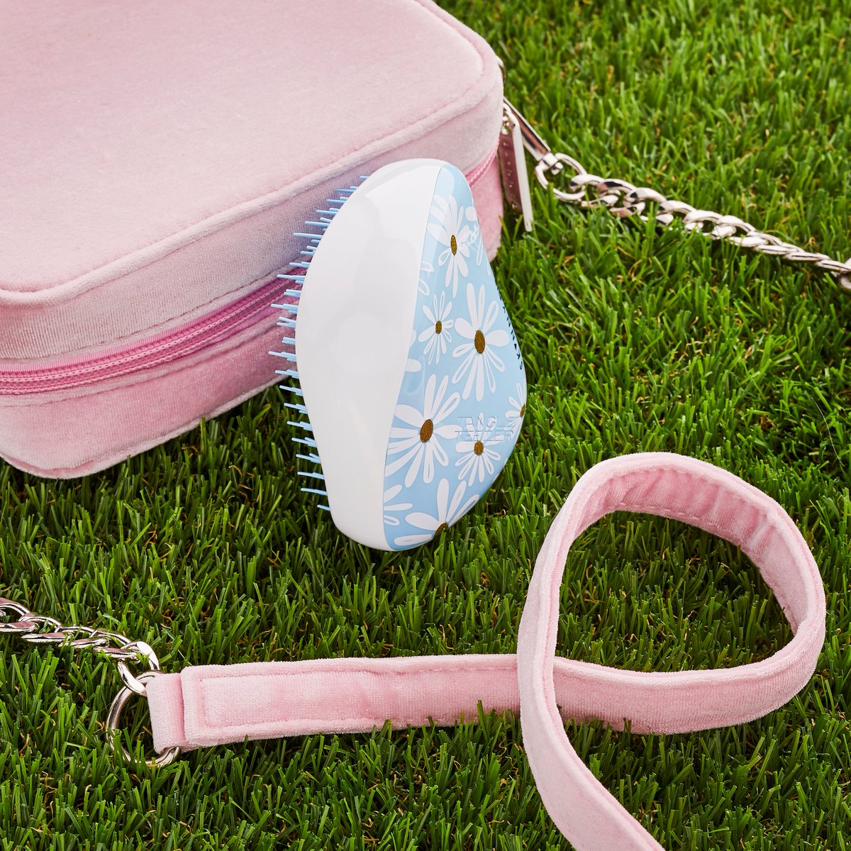tangleteezer's tweet photo. Take #FabulousHair everywhere you go with our Compact Styler detangling hairbrush, available in so many amazing designs! https://t.co/EumpvSN4do