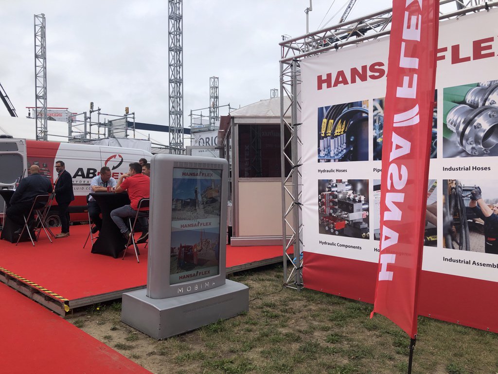 Mobile full HD digital signage on different booths  <a href="/Matexpo/">Matexpo</a> in <a href="/kortrijkxpo/">Kortrijk Xpo</a> in <a href="/8500Kortrijk/">Stad Kortrijk</a> #OutdoorSignage #hansaflex #manitou #lybover #ANG