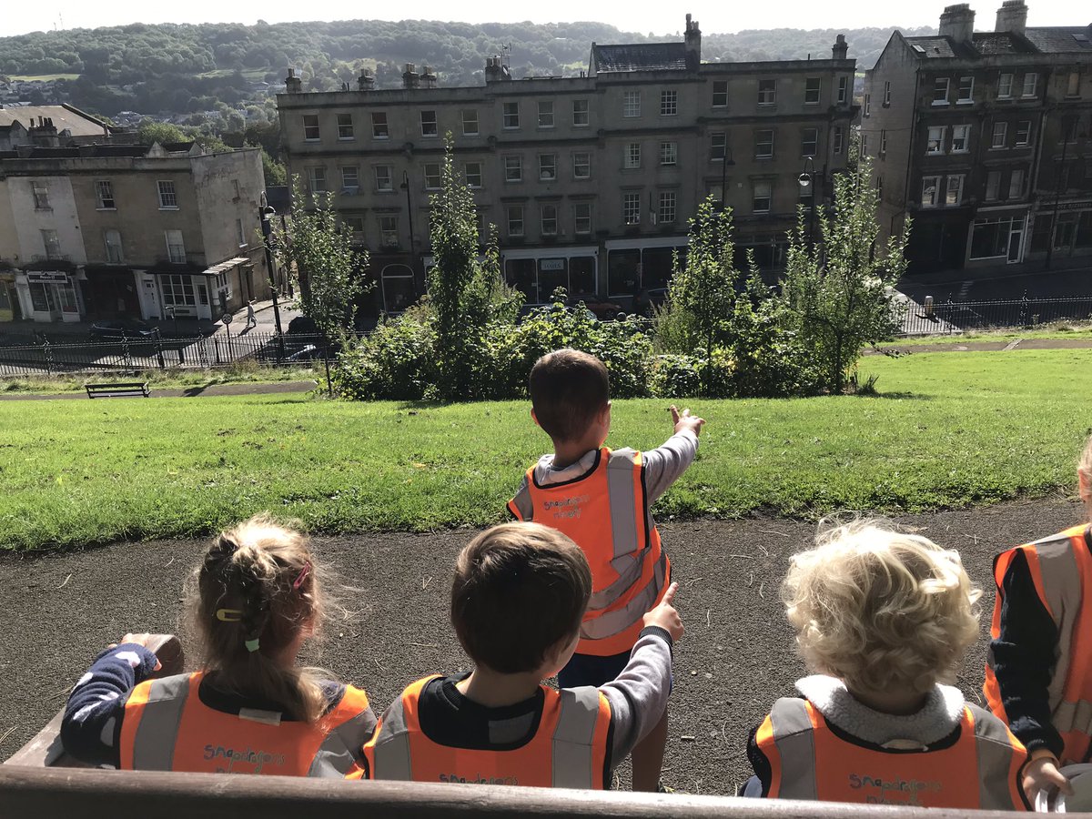 snapweston's tweet image. Parrots have had a great time this morning collecting seeds at Vegmead and will be using them to improve our own garden @vegmead @wildwalcot #snapforest