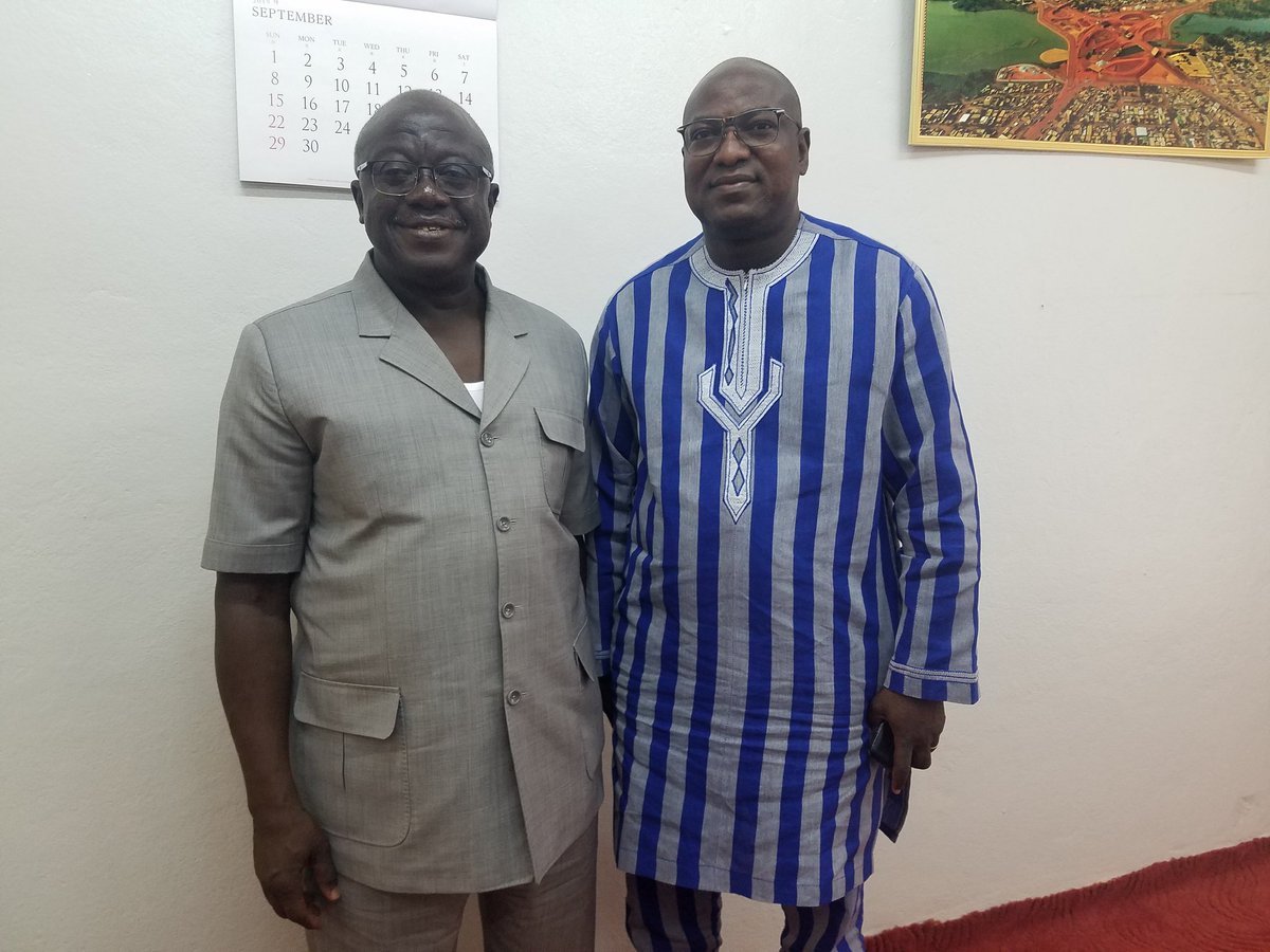 eric_bougouma's tweet photo. J'ai reçu en audience le ministre de l'habitat et de l'urbanisme, M. Maurice Dieudonné BONANET. Au ménu des échanges,  le point des travaux du 11 décembre 2019 à Tenkodogo. @BonanetD
@rochkaborepf
@ChristopheDabir
#lwili #infrastructures #Urbanisme #Visioncommune https://t.co/gumpJ1eVJe