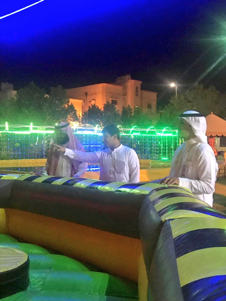 joufvisit's tweet photo. مدير عام الهيئة العامة للسياحة والتراث الوطني بالجوف الأستاذ ياسر العلي يرافقه مدير المتحف الإقليمي الأستاذ أحمد القعيد في زيارة لحديقة طيف بدومة الجندل البارحة، و العلي يشكر المستثمر في إيجاد مثل هذا الاستثمار الترفيهي لأهالي المحافظة. https://t.co/gVacfjRdE4