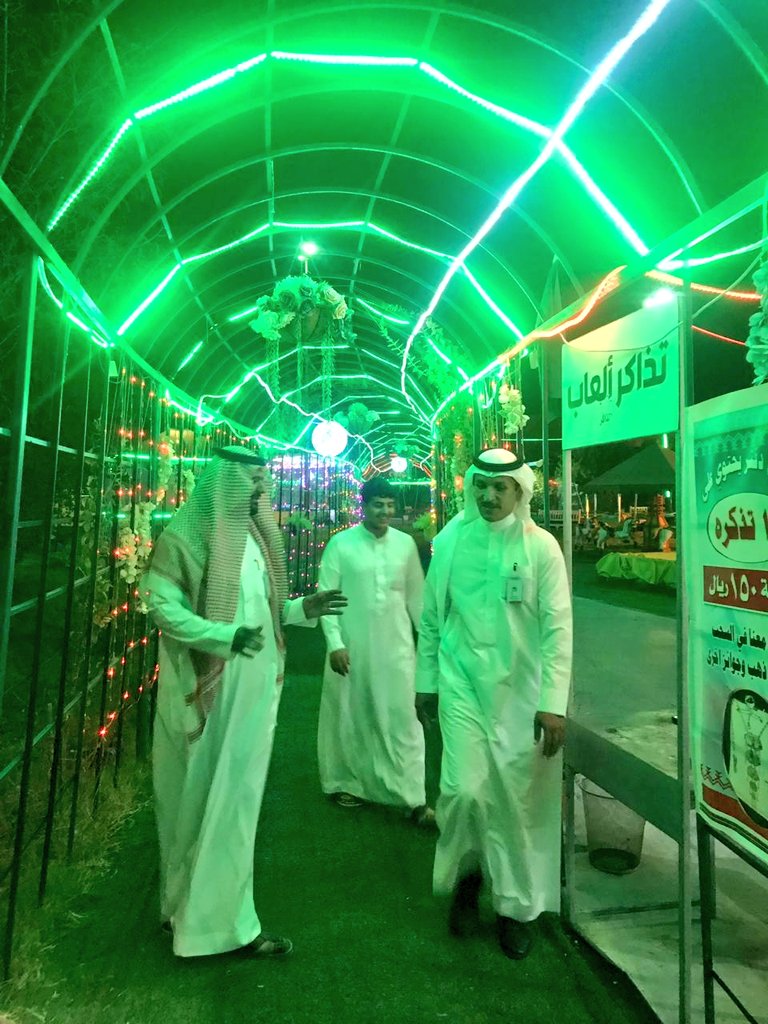 مدير عام الهيئة العامة للسياحة والتراث الوطني بالجوف الأستاذ ياسر العلي يرافقه مدير المتحف الإقليمي الأستاذ أحمد القعيد في زيارة لحديقة طيف بدومة الجندل البارحة، و العلي يشكر المستثمر في إيجاد مثل هذا الاستثمار الترفيهي لأهالي المحافظة.