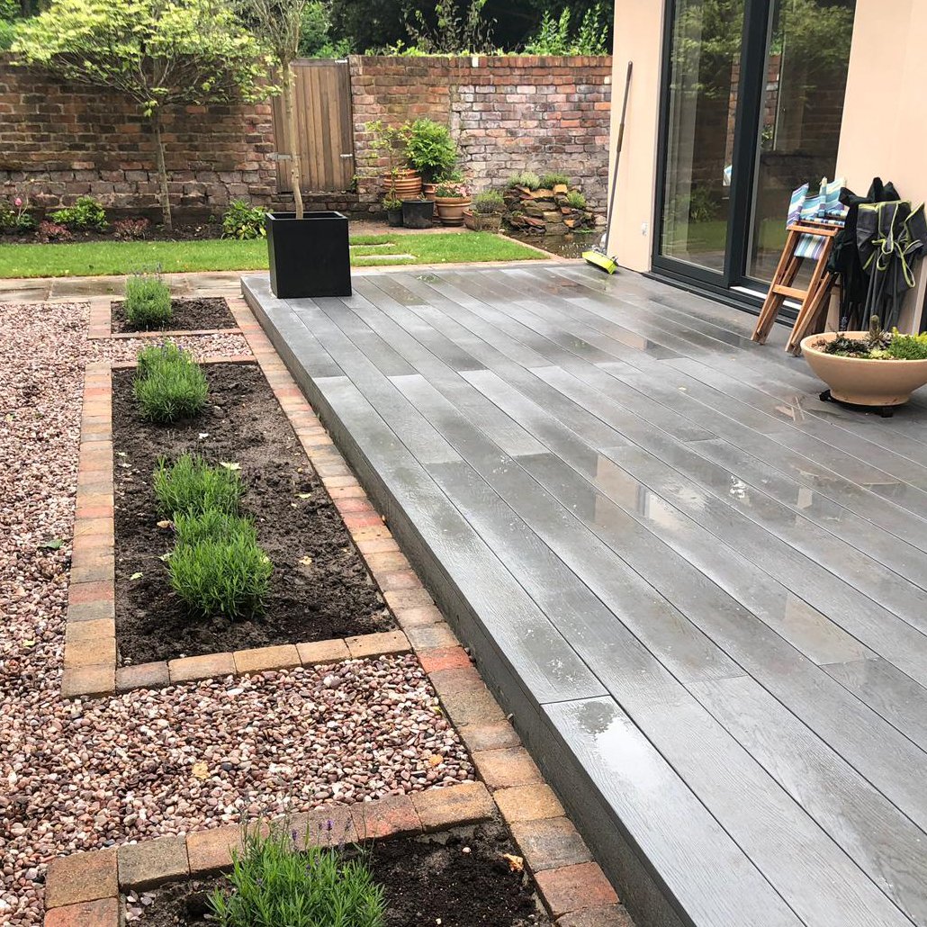 BeersTimber's tweet photo. Check out the excellent work by one of our customers. They've really brought this garden to life! @Millboard_UK @Tobermore
Smoked Oak:
https://t.co/sLJlMq50uW
Tegula Blocks:
https://t.co/QTN9jZj8Wl
#builders #traders #trades #landscaping #construction #beerstimber #diy https://t.co/2ZtJlZeLqK