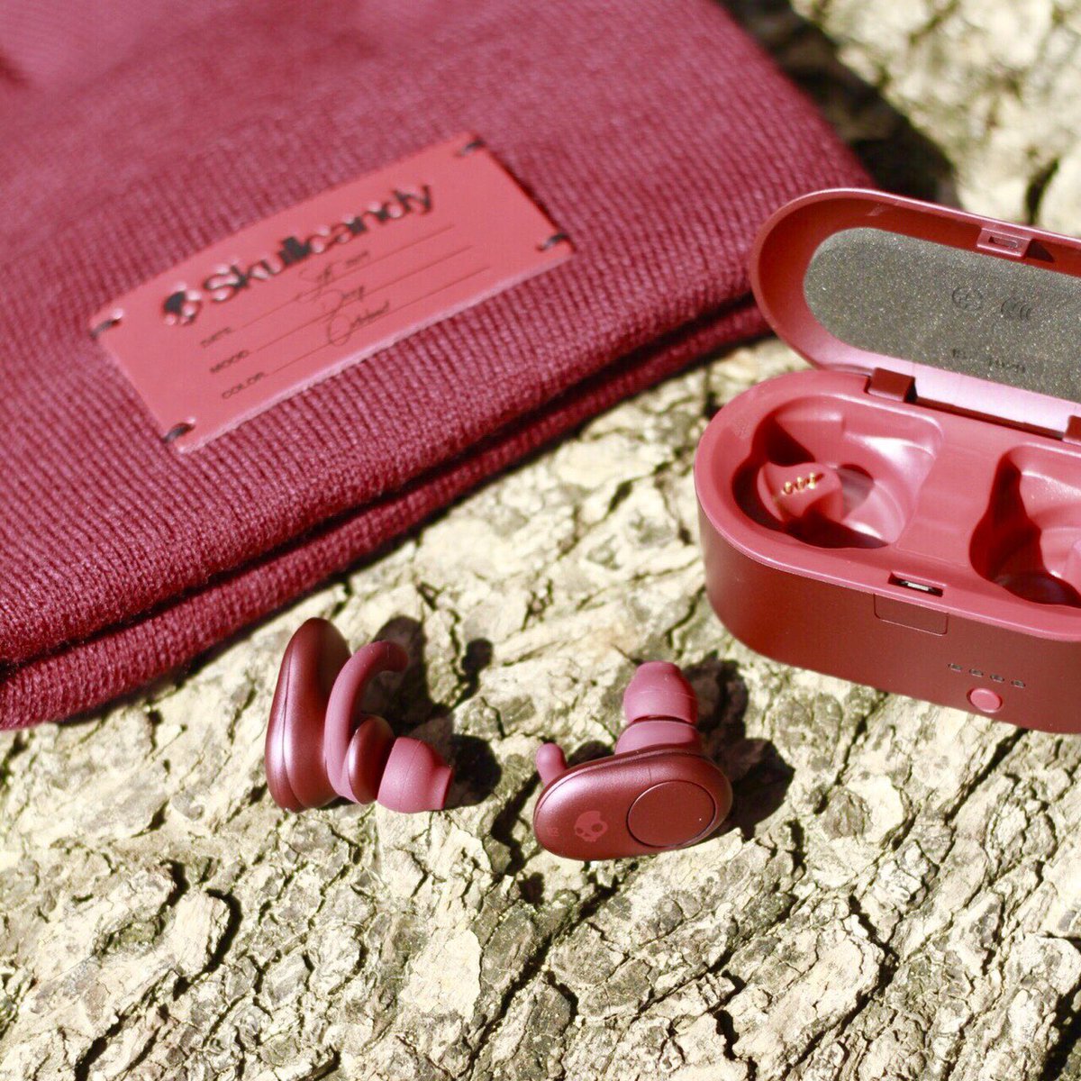 SkullcandyJapan's tweet photo. ♦️プレゼント企画第2弾♦️
本日新発売12MOODS 9月カラー”Push Moab Red”&amp;限定ビーニーを3名様へ♦️パワフルなサウンドで大人気“Push Moab Red”購入特典限定ビーニー
♦️応募は @SkullcandyJapan をフォロー&amp;この投稿をRT! 詳細はリプ枠にて
Skullcandy公式インスタでも開催中👇
https://t.co/noCS9GUXRN https://t.co/Z4esOOHVit