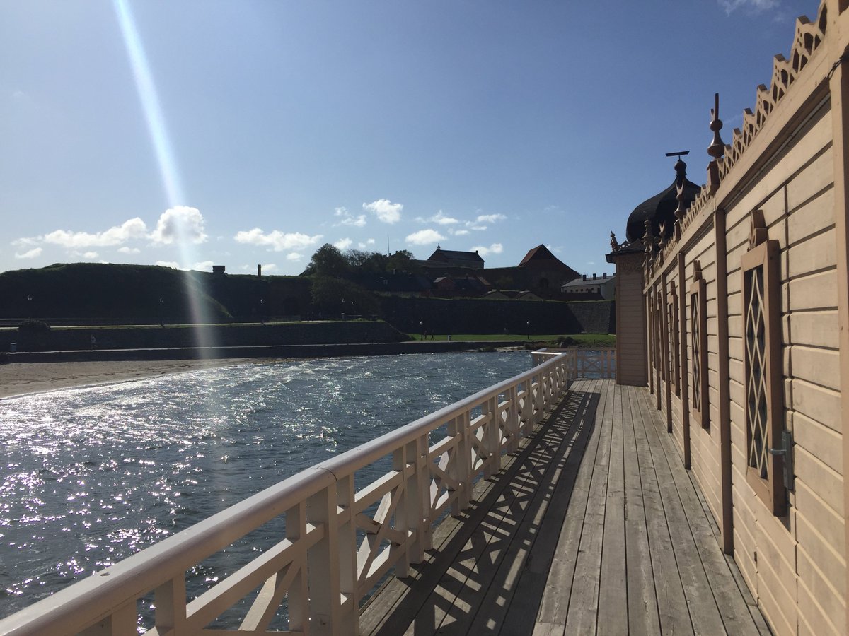 CLIC_EU's tweet image. The #Halland model explained by prof. Christer Gustafsson of @UU_University  - heritage restorations and maintenance projects, training and education programs for skilled workers. Now in #Kallbadhuset in #Varberg, awarded with best restoration project “diplom”