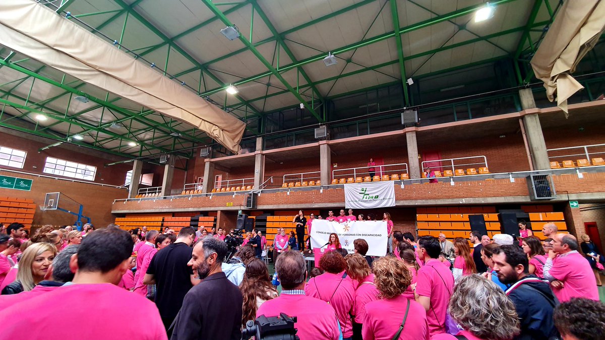 dipualba's tweet photo. Ha llegado el momento de la lectura del #Manifiesto a cargo de
#ASPASA y #METASPORT 💟
👉La diputada de Servicios Sociales, Juani García ha presentado el acto. 
👉También ha asistido la diputada del equipo de Gobierno Pilar Sierra y otr@s miembros de la Corporación provincial. https://t.co/8o62I4S7hV