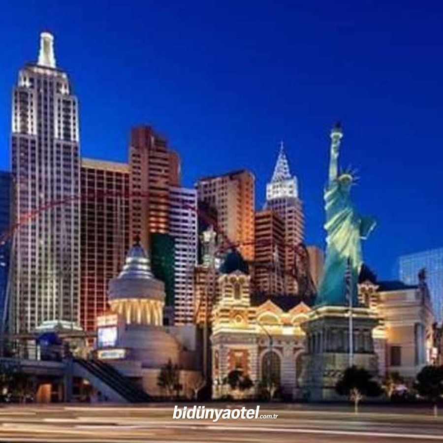 Şehrin tüm imkânlarına kolay erişim sağlayan New York Hotel, Las Vegas'ın heyecan dolu gece hayatını tanımak ve dopdolu bir tatil geçirmek için harika bir seçim. 🎢🗽✨
bit.ly/2kkCBxC
#lasvegas #vegas #lasvegasstrip #usa #travel #vegaspromoter #vegasbound #vegasnightlife