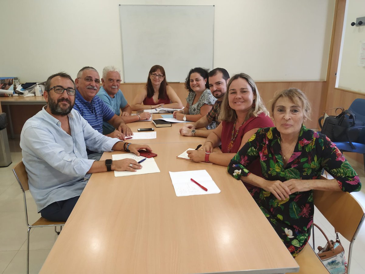 AndaluciaRELAS's tweet photo. #LaLineaRELAS nueva reunión del grupo motor del #PlanLocaldeSalud de @Ayto_LaLinea para preparar las nuevas jornadas de salud local. Creando espacios de participación y salud. @saludand https://t.co/aFBM0iir7r