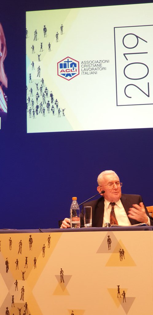 Acli_nazionali's tweet photo. #ins2019 #incontinuomovimento "Ci vogliono luoghi e tempi dell'#abitare ma anche un'#educazione alla pratica democratica che vuol dire discutere e confrontarsi senza farsi trascinare dalla pancia"Così l'antropologo Francesco #Remotti intervenuto nella sessione sulle periferie https://t.co/gpni6o0fyi