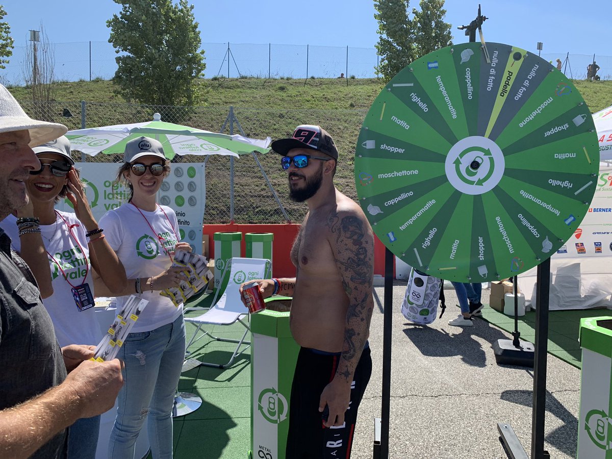 ConsorzioCIAL's tweet photo. Give us your empy aluminium cans and try to win a recycled aluminium gadget. 
@EveryCanCounts @kissmisano @circuitomisano #motogp 
#OGNILATTINAVALE https://t.co/VIB8hlIkbw