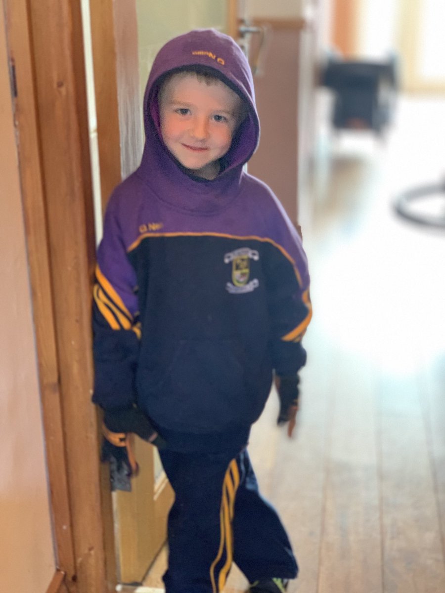 Jonmlyons10's tweet image. First day going up to @KCrokesGAAClub  Excitement level 💯 #kittedout #olderbrothers #TheToughest 🏐 #gaa