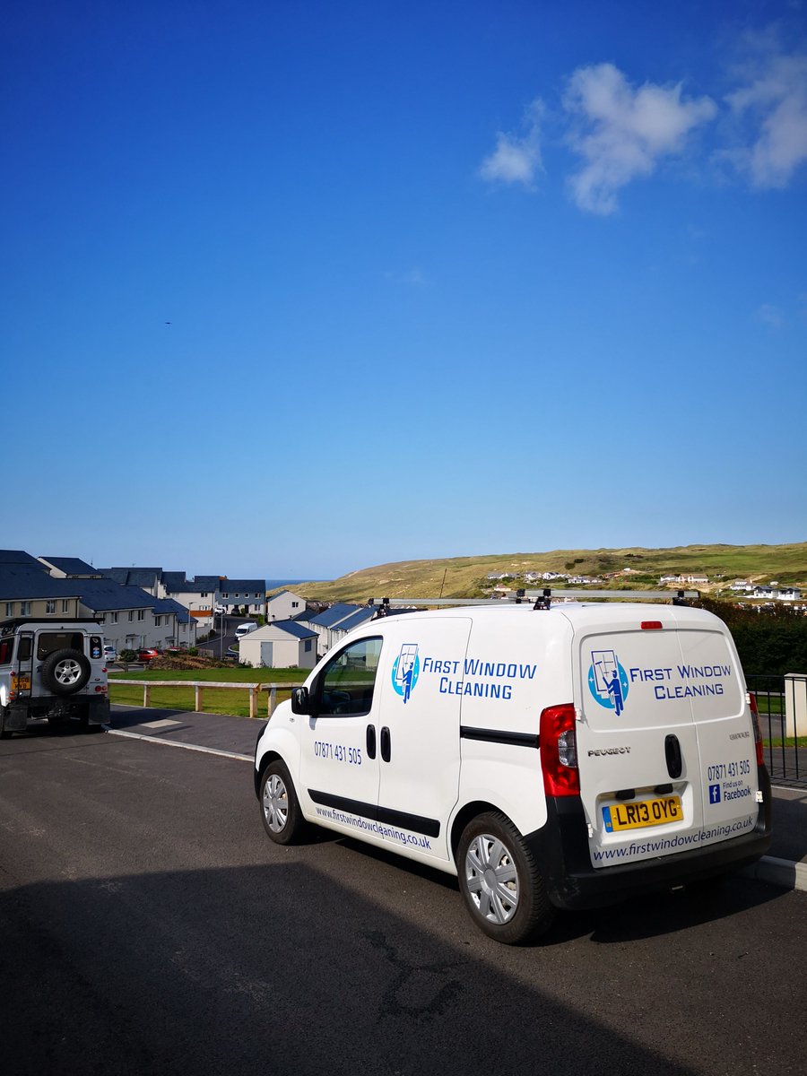 FirstWindowC's tweet image. Ending the week with blue sky and sunshine in Perranporth. Roll on the Indian Summer ☀️ #windowcleaner #windowcleaning #Perranporth