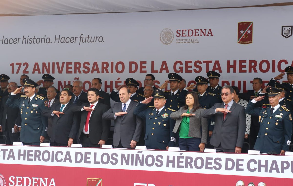 SEPGobPue's tweet photo. El secretario, @MelitonLozano, asistió a la ceremonia encabezada por el gobernador, @MBarbosaMX, y autoridades de los tres poderes del Estado, por el 172 aniversario de la gesta Heroica de los Niños Héroes de Chapultepec, en el monumento erigido en honor a los cadetes mexicanos. https://t.co/R1LEOdrfbu