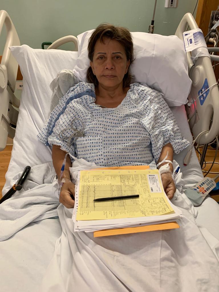 papeloninfoma's tweet photo. 1.Gracias a todos los que han estado muy pendiente de Aminta Pérez; la operación fue un éxito. Ella, muy agradecida con galenos que la atendieron en Lenox Hill.
Para su total recuperación, necesita de los buenos oficios de @realDonaldTrump para poder ser beneficiada con el asilo https://t.co/iUjnPkmFx6