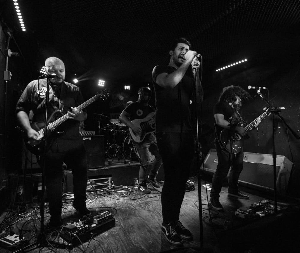 JustaVeronna's tweet photo. Gracias a Ivonne de @intromx por estas fotos de nuestro show del miércoles pasado en @MultiForo246 🤘🏼🔥📸 https://t.co/RaFlUn2RJY