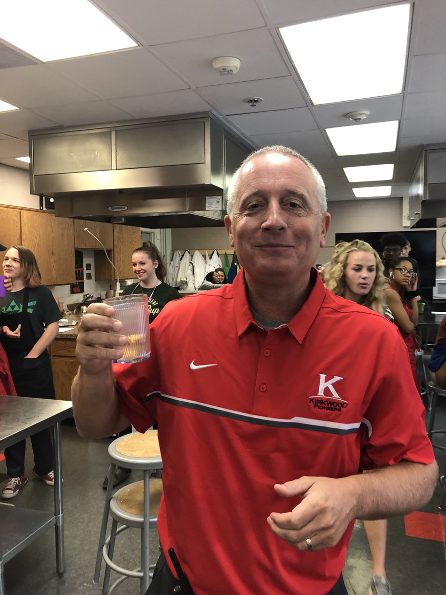 rice_julie's tweet photo. Look at the crowd for Foods 2 Popcorn flavoring competition!! Nice job KHS and @MandyObie @facs_khs @MAGavin @mike_havener https://t.co/EnKRKOzENs