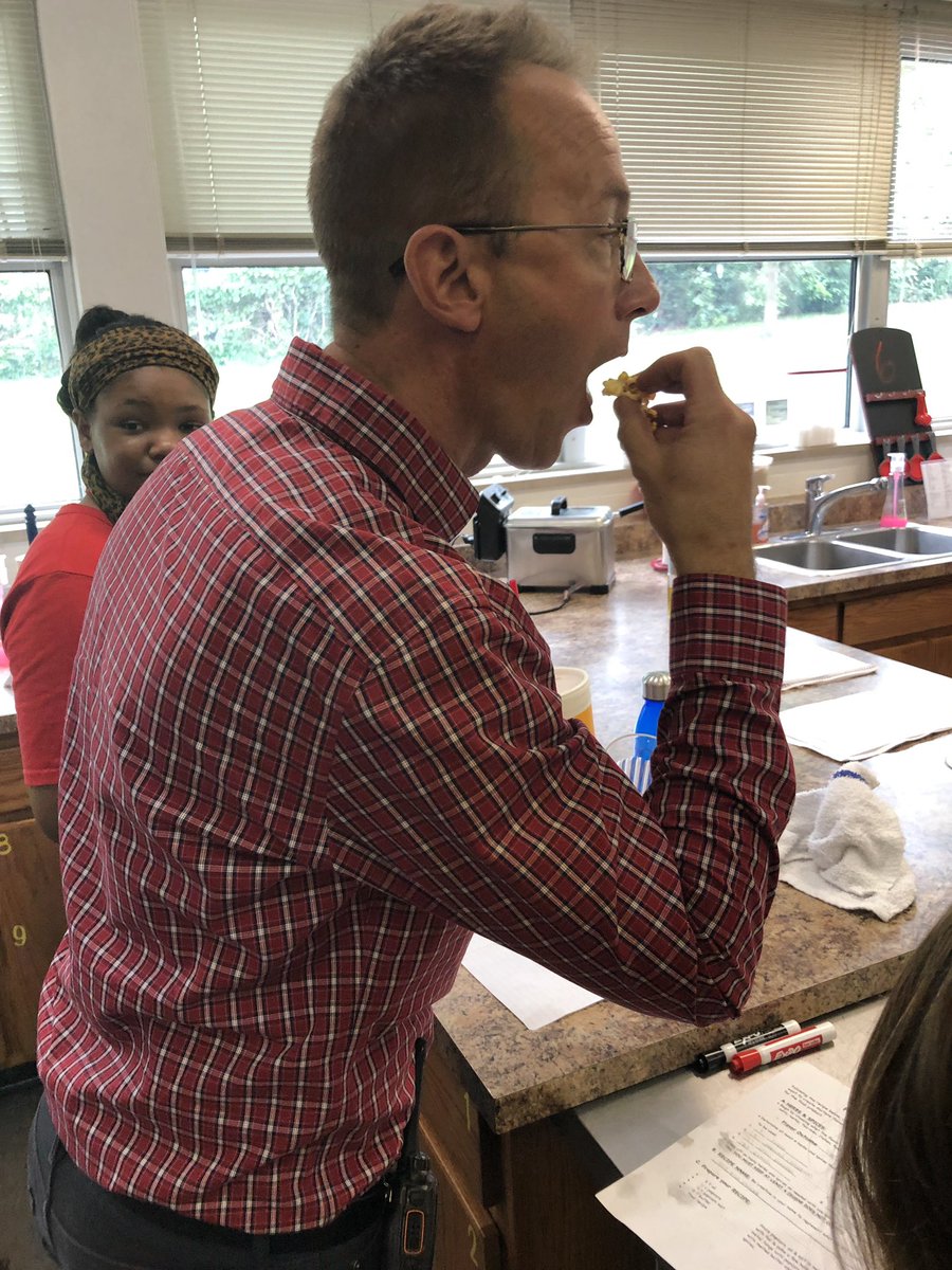 rice_julie's tweet photo. Look at the crowd for Foods 2 Popcorn flavoring competition!! Nice job KHS and @MandyObie @facs_khs @MAGavin @mike_havener https://t.co/EnKRKOzENs