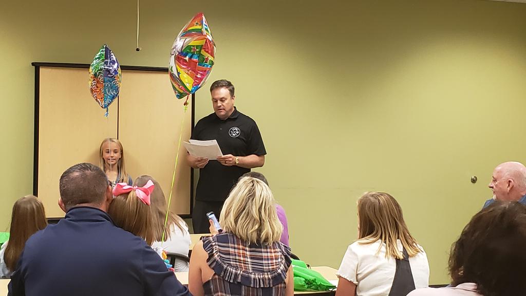 tjkatzer's tweet photo. Awesome kids at the Hy-Vee character recognition event. #lpsleads https://t.co/XgWHol94zk