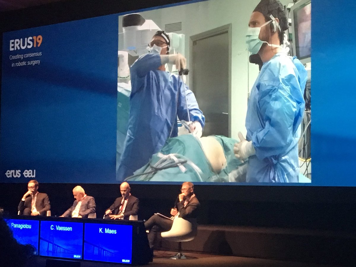 “It’s Friday afternoon, 40 degrees outside, but the hall is full of people waiting for the retroperitoneal RAPN of <a href="/JamesPorterMD/">James Porter</a>!” <a href="/Uro_Kris/">Kris Maes</a> 
#erus19 You can see his technique at much better weather conditions at #roboticXmas More on robotic-xmas.com