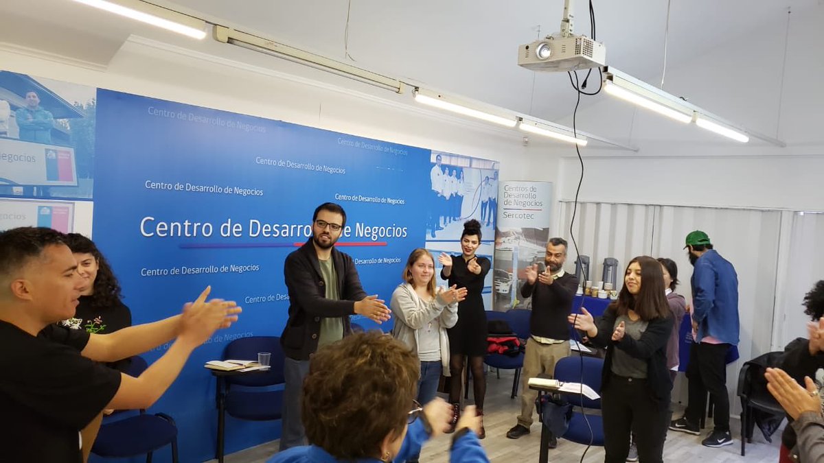 EducletaChile's tweet photo. Agradecemos al Centro de Desarrollo de Negocios de Santiago por invitarnos a #sesionessercotec a compartir con emprendedores nuestra maravillosa experiencia de educar de forma lúdica. #FelizViernesATodos #Educleta #ViveLaBiciExperiencia https://t.co/1tU8huFNCZ