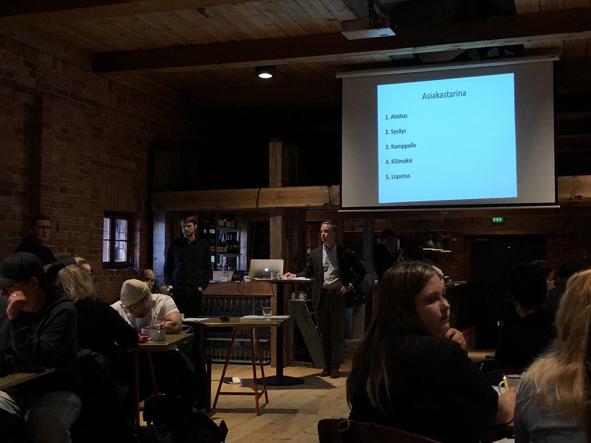 Ensin pitää muuttaa tunnetila, sen jälkeen ajattelu, jotta voidaan muuttaa käyttäytymistä. #avidlycreativebootcamp #avidlyagency #tarinallistaminen #tarina