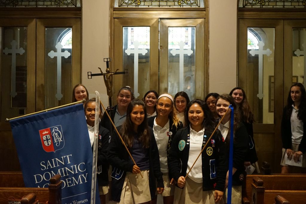 SaintDomAcademy's tweet photo. An end to a week of firsts here at SDA! The Opening Liturgy is our first mass of the school year and our last activity before the weekend. #SDA #jerseycity #girlsschools #empowered #tradition #sisterhood #webelieveinthepowerofgirls #weekoffirsts #pray #faith #god https://t.co/Tb5Sc0GzlI