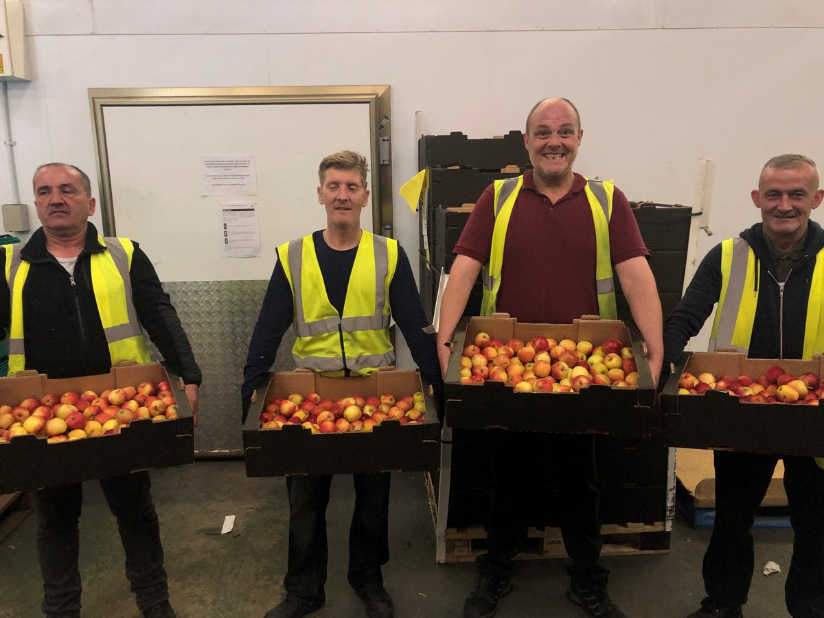 FareShareUK's tweet photo. Thank you @ACGoatham farm for your delivery of over 4000 apples to provide healthy snacks to children over the summer holidays. A special thank you from our volunteers here taking delivery of the apples in @FShareGlasgow. #ActiveAte https://t.co/ZG2xEqxNs5