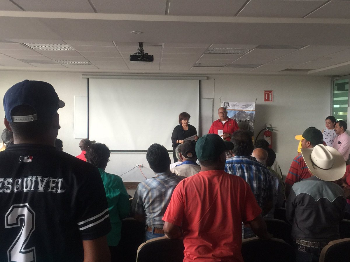 coecytrl1's tweet photo. Inauguración por @coecytcoahuila y @uaaanoficial para el #CILC del Taller “Aumento de la productividad, competitividad y sustentabilidad de la cadena productiva de carne y leche de cabras en sistemas extensivos del norte de México” en #UPRL @vmario_garza @Avelinohdz @Inda_medina https://t.co/7jJAa75wCq