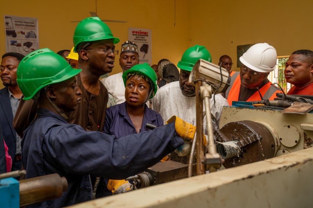 EngrAbkrD_Aliyu's tweet photo. Earlier today, Myself and the Hon. Minister of Works and Housing @tundefashola went for inspection at the Federal Ministry of Works &amp; Housing - Mechanical and Electrical Workshop Base, Kuje, FCT. https://t.co/SY9ymntMeM