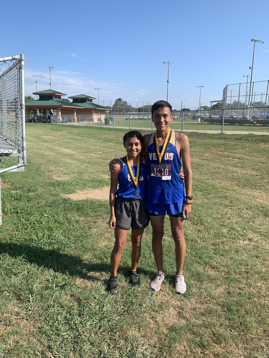 venus_xc's tweet image. Our two varsity medal winners, running in the 6A/5A classification. Roberto Maldonado finished 5th and Ixi Rodriguez finished 11th. #CleburneBuzzRun
#VenusXC #NextLevel @CTRsports