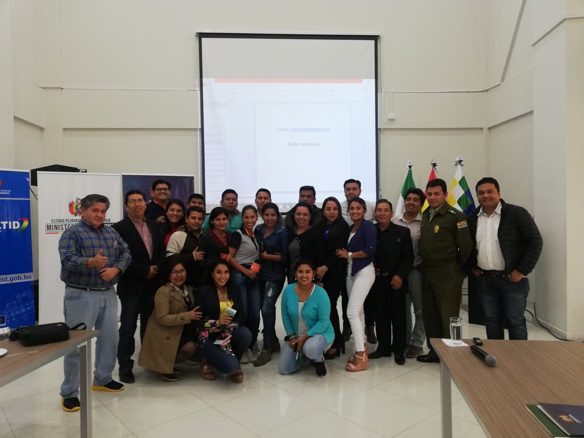 Obscd_Bol's tweet photo. 📸 De esta forma concluyó el taller internacional "Técnicas y herramientas para la cobertura periodística en temas de narcotráfico", organizado por el @Obscd_Bol e impartido por la experta mexicana @ceciazul a periodistas de la ciudad de #SantaCruz. https://t.co/YpzlpCD4Pb