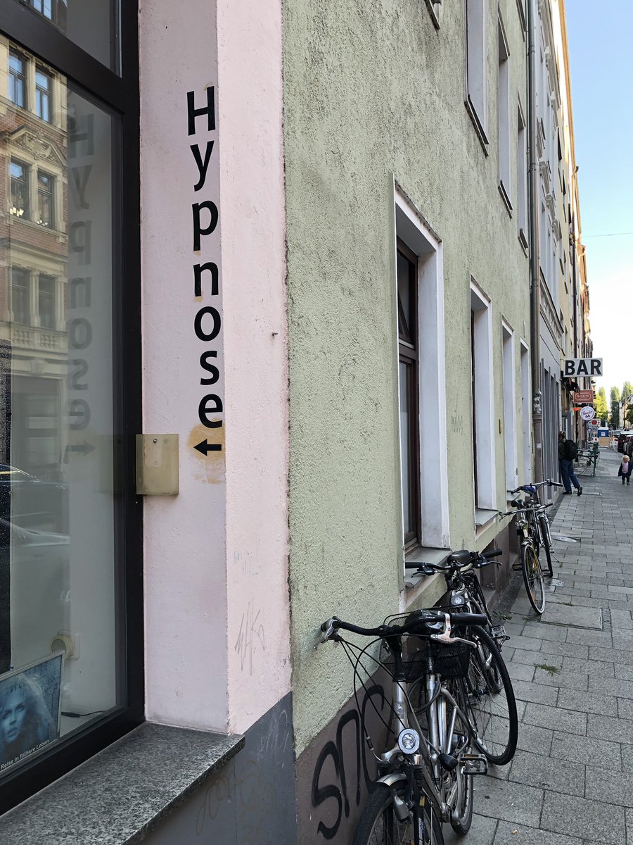 stduerr's tweet image. Typnose wirkt. Mir ist vom Hinschauen schon ganz blümerant.