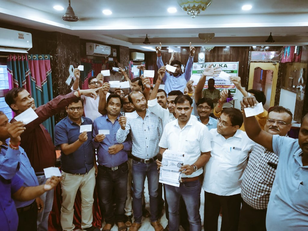 JSamastipur's tweet photo. DPM Ganesh Sir discussed about SSG (स्वच्छ सर्वेक्षण ग्रामीण).  Toll free number for feedback shared to all BPM  and said to all kindly provide and Encouraged  to concern staff to SHG members. 
@dmsamastipur1 
@GaneshP24985387 
#ssg2019
#PoshanMaah2019 
#PoshanAbhiyan https://t.co/Euizyy4gJn