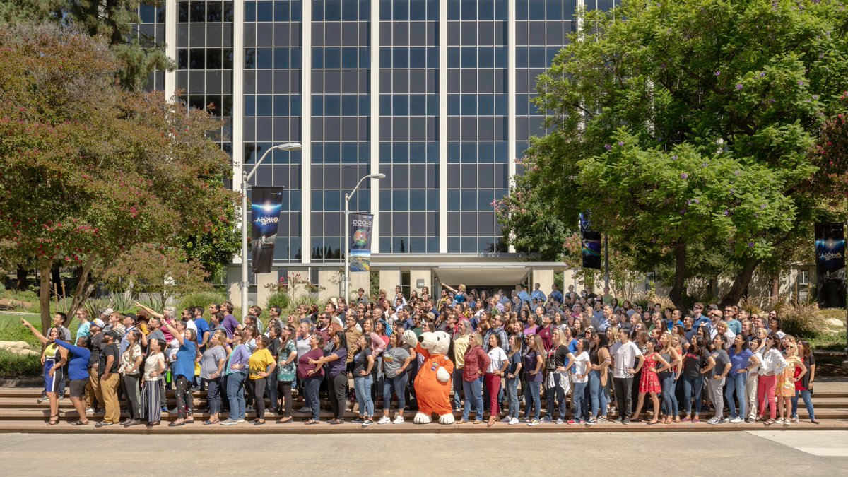 MarsCuriosity's tweet image. The beagle has landed.
 
#AstronautSnoopy came to visit @NASAJPL this week and learn all about my home, Mars! 

Join @Snoopy in sending your name on board @NASA’s next rover, #Mars2020. Submit your name by Sept. 30 at go.nasa.gov/Mars2020Pass