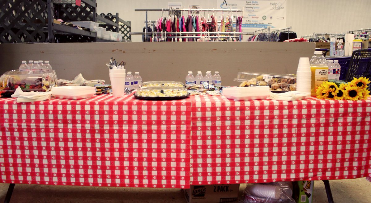 WeHelpArlington's tweet image. Another Senior Distribution Day, another beautiful breakfast spread donated by the wonderful Pantego Lions Club. 

#seniorserviceday #breakfastspread #follow #rt