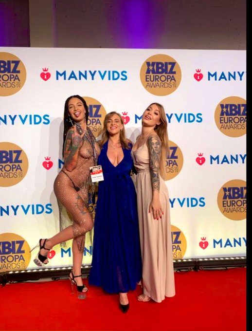 @XBIZ Berlin 2019  With my girls @josephinejxxx and @MishaMaver #xbizberlin2019 https://t.co/07k8IuQ<a class="tags" href="/tag/xbiz">@xbiz</a><a class="tags" href="/tag/josephinejxxx">@josephinejxxx</a><a href="/tag/xbizberlin2019"class="tags"><span>#xbizberlin2019</span></a>