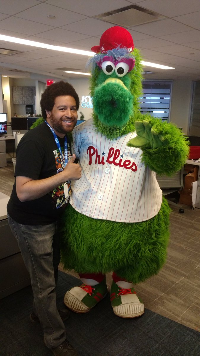 Look who stopped by this fine #FridayThe13th! #Phillies great Mickey Morandini and the inimitable #PhilliePhanatic!