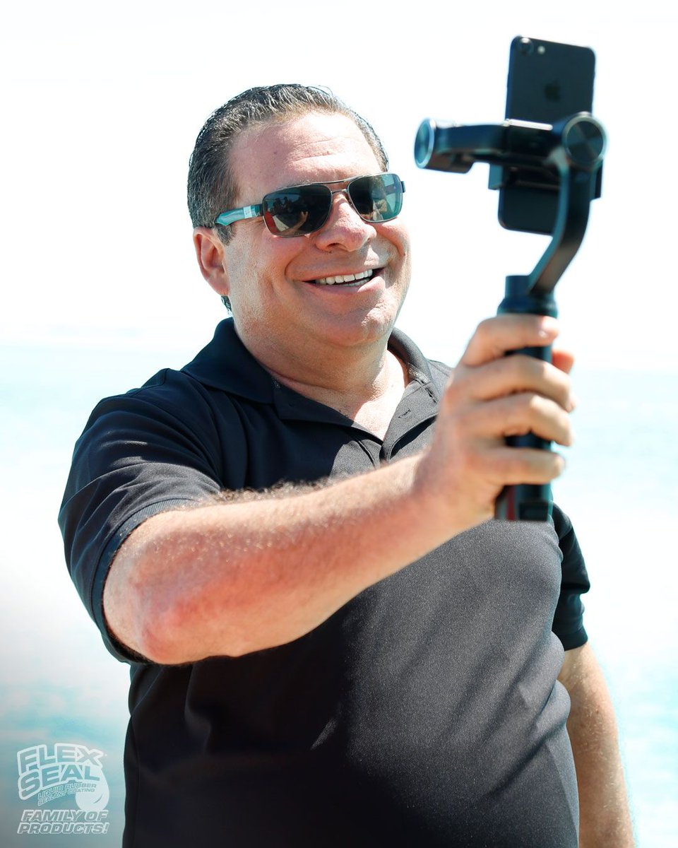 GetFlexSeal's tweet image. Sunshine? ✅
Shades? ✅
FaceTime with a Flex Fan???? 

Who would want the chance to FaceTime with Phil? ✋✋✋

#PhilSwift