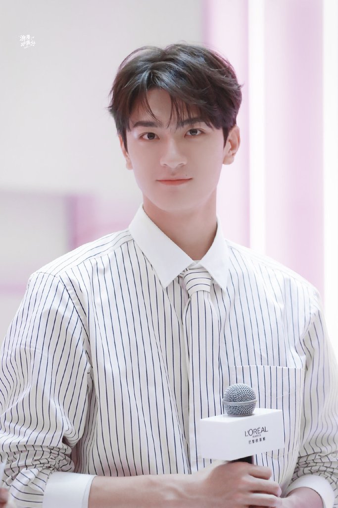 dailyLinYi's tweet photo. LINYI on L’OREAL Hydra Fresh event today

091319

#LinYi #林�� https://t.co/8xqN2ERbRb