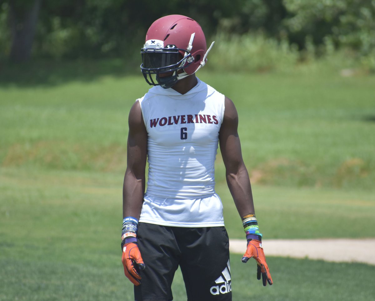 RustyMansell_'s tweet photo. BREAKING: #UGA lands four-star defensive back David Daniel to start off the weekend. The Top45 player in the country explains why he chose Georgia over Alabama, Ohio State, LSU and others here. @Dawgs247 

https://t.co/FyGAxma2VZ https://t.co/tH9pqeG9GU