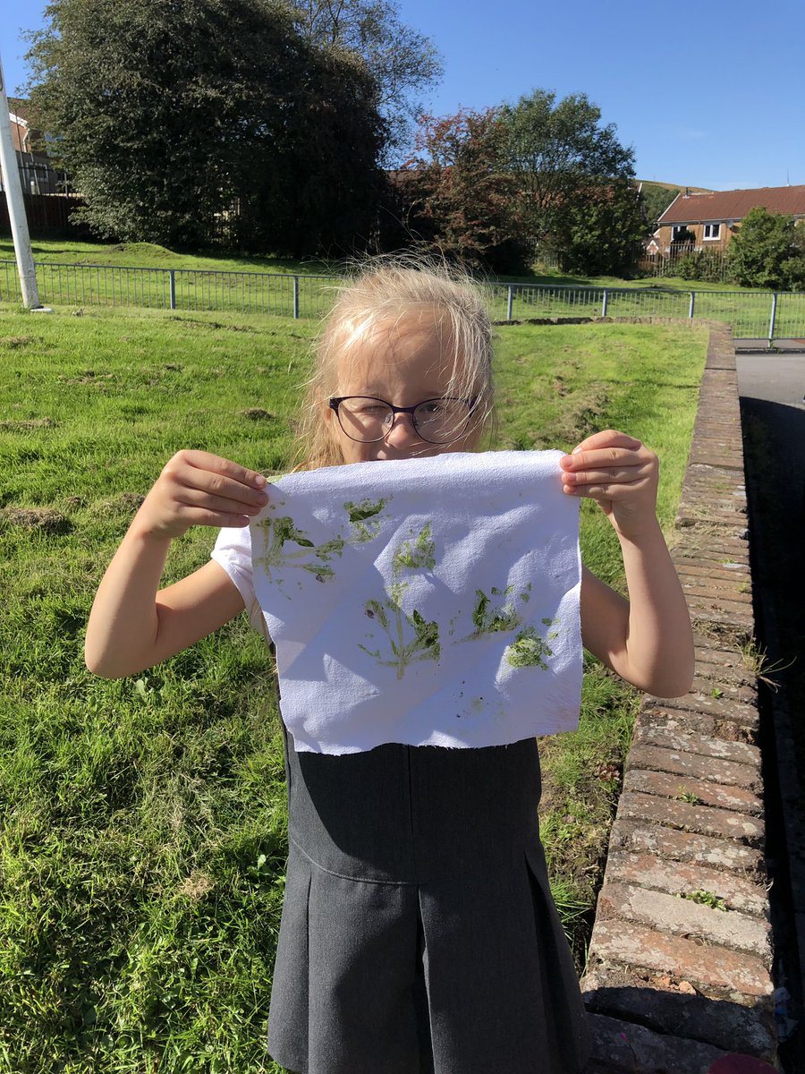 CroeserwPrimary's tweet photo. Lovely day for leaf whacking @FSSNPT #lsc1 https://t.co/RPvXB7JQgc