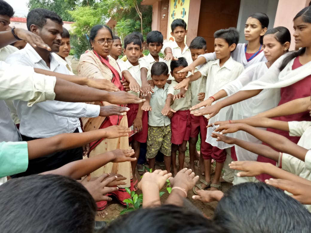 PSahebganj's tweet photo. Poshanmah - Schools based activities ,#poshan rally, #personal hygiene , # plantation of trees @Sahebganj @dc_sahibganj ,@PiramalFdn @tini_tatatrusts https://t.co/qRoxwIJ9aq
