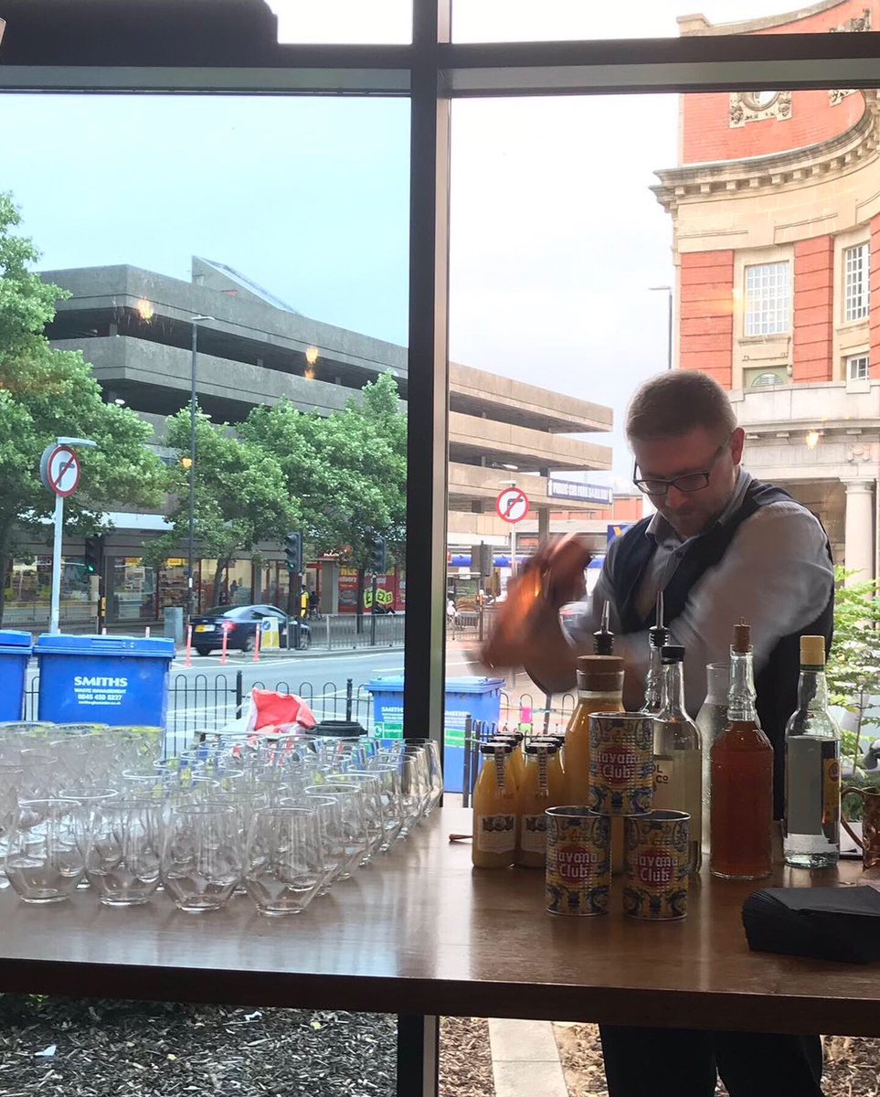 HardingEvans's tweet photo. A great night had by all at our #RWC2019 themed #Netport evening! Huge thanks to @ThePodNewport for their excellent food &amp; drinks 🍔🍹🍻 https://t.co/XdaIi3qH1f